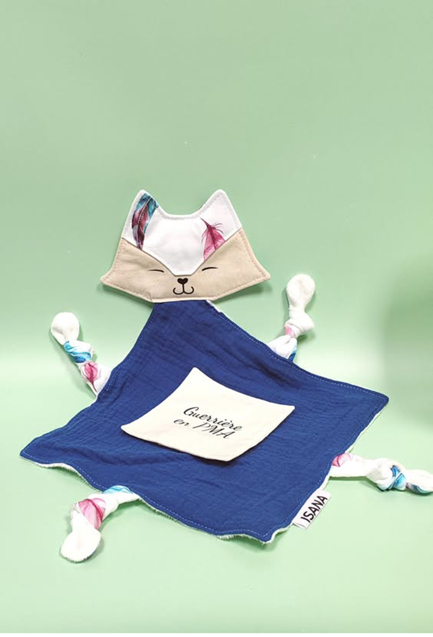 doudou-etapes-pma-renard-plumes-bleu