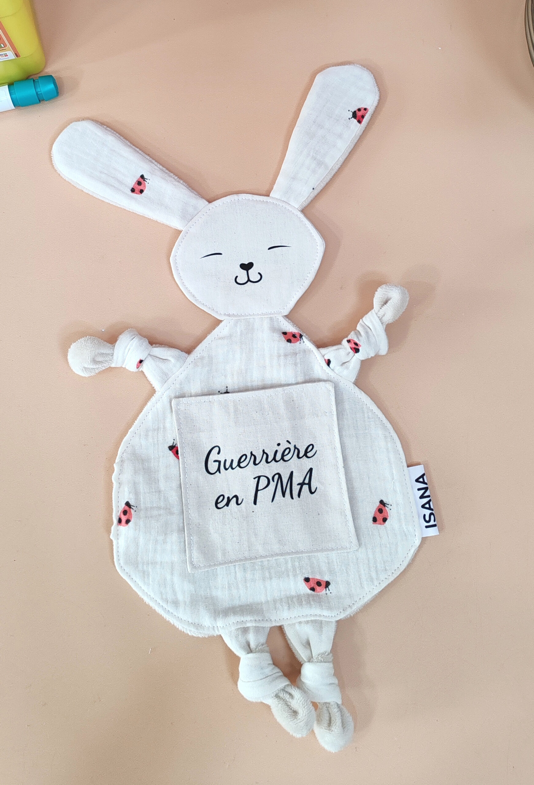 doudou-etapes-pma-lapin-motif-coccinelle