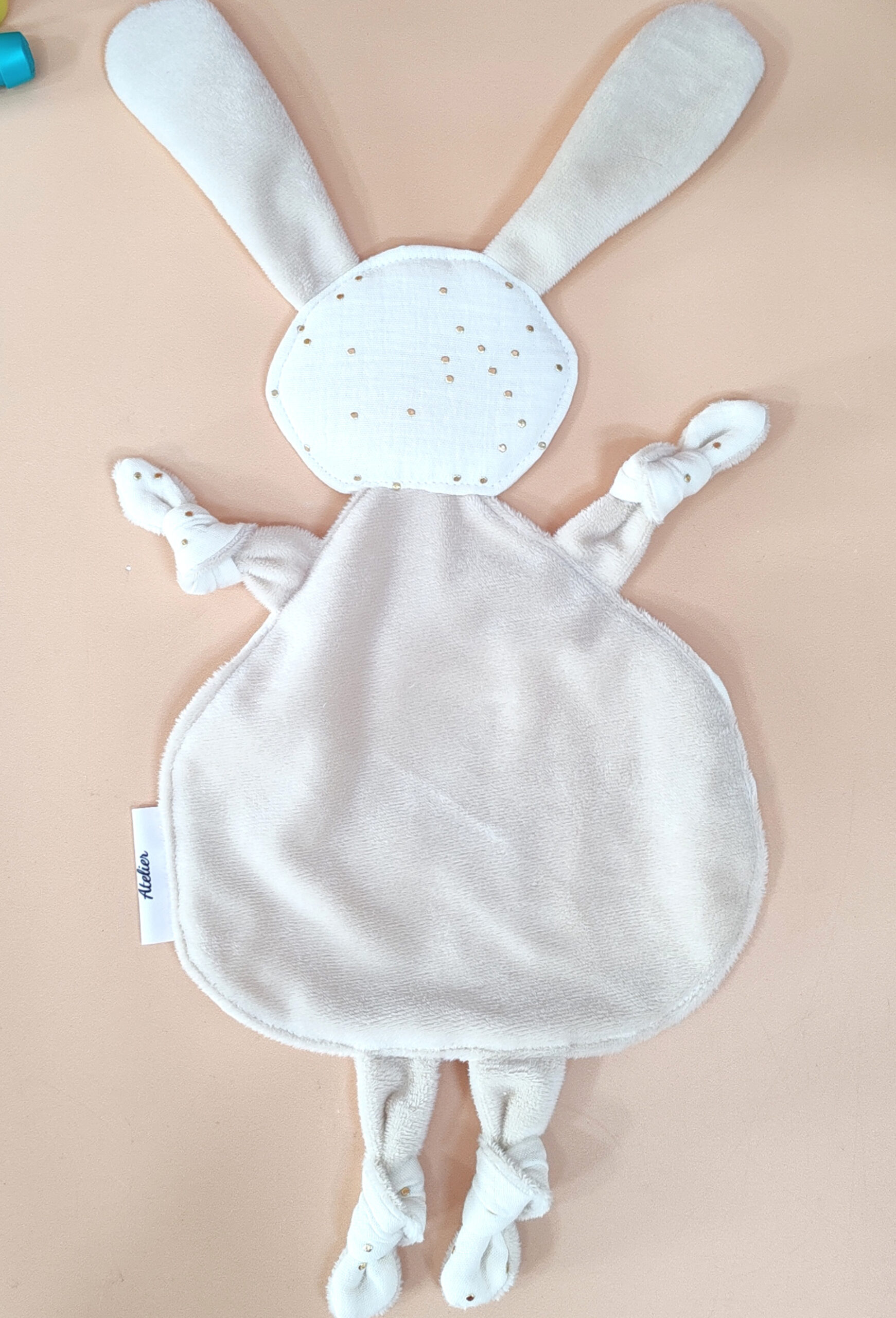 doudou-etapes-pma-lapin-pois-ecru-dos