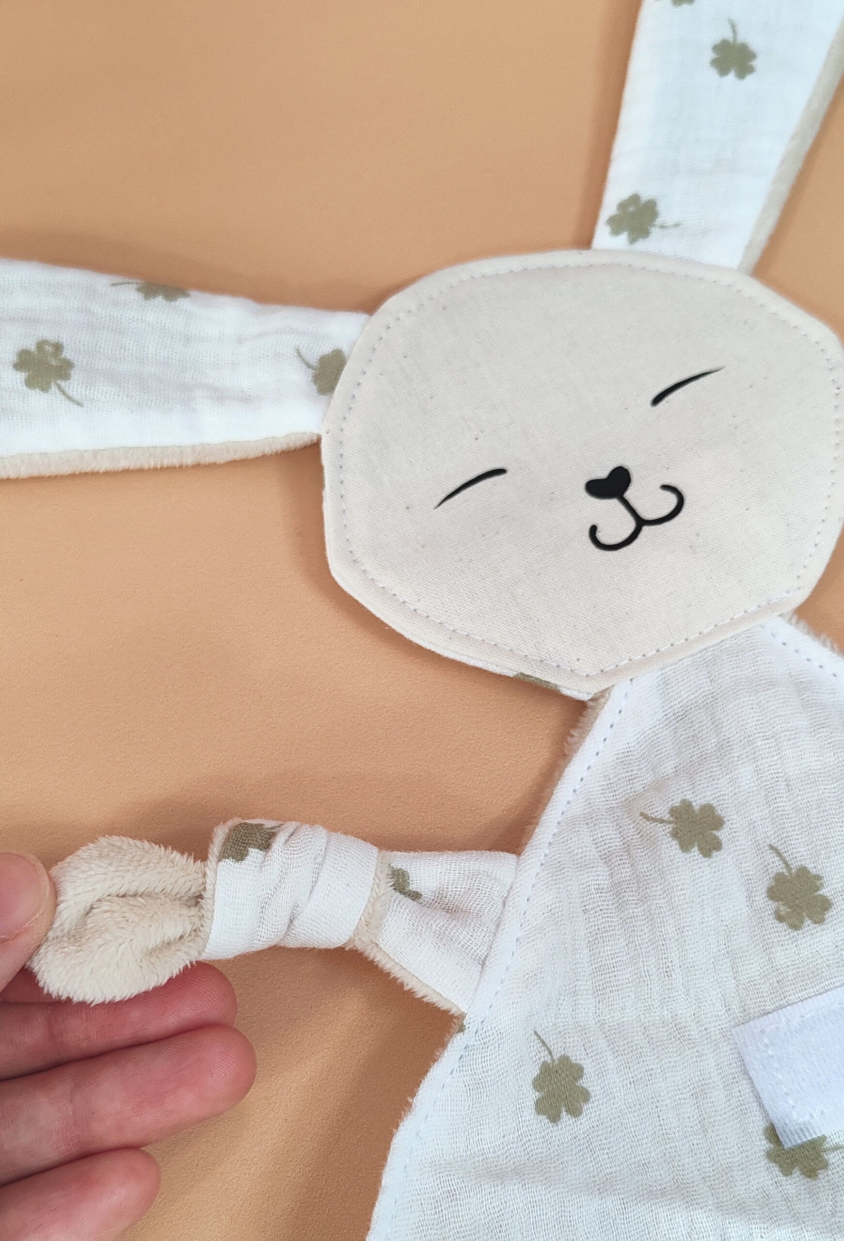 doudou-etapes-pma-lapin-trefle-carte