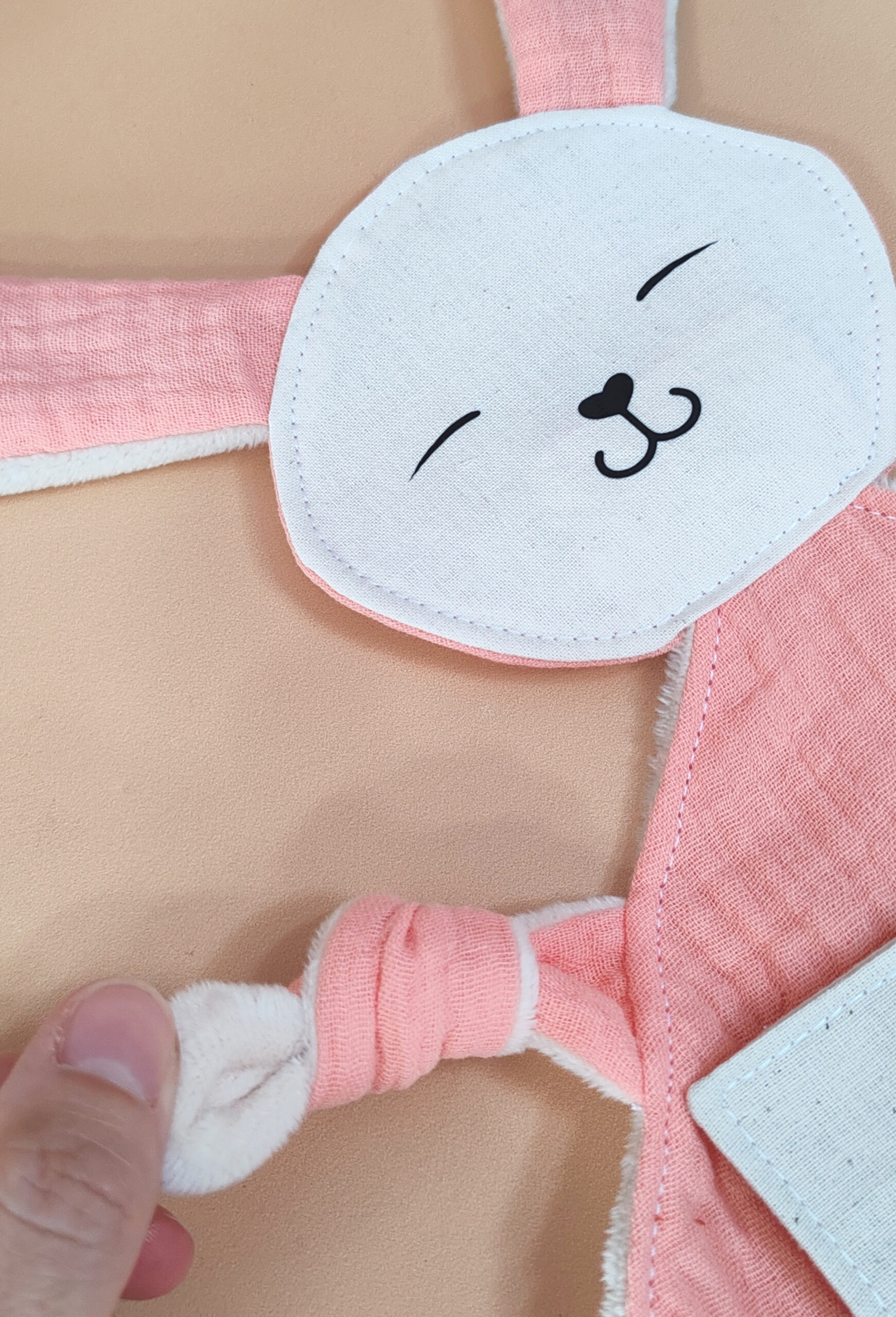 doudou-etapes-pma-lapin-uni-abricot-tete