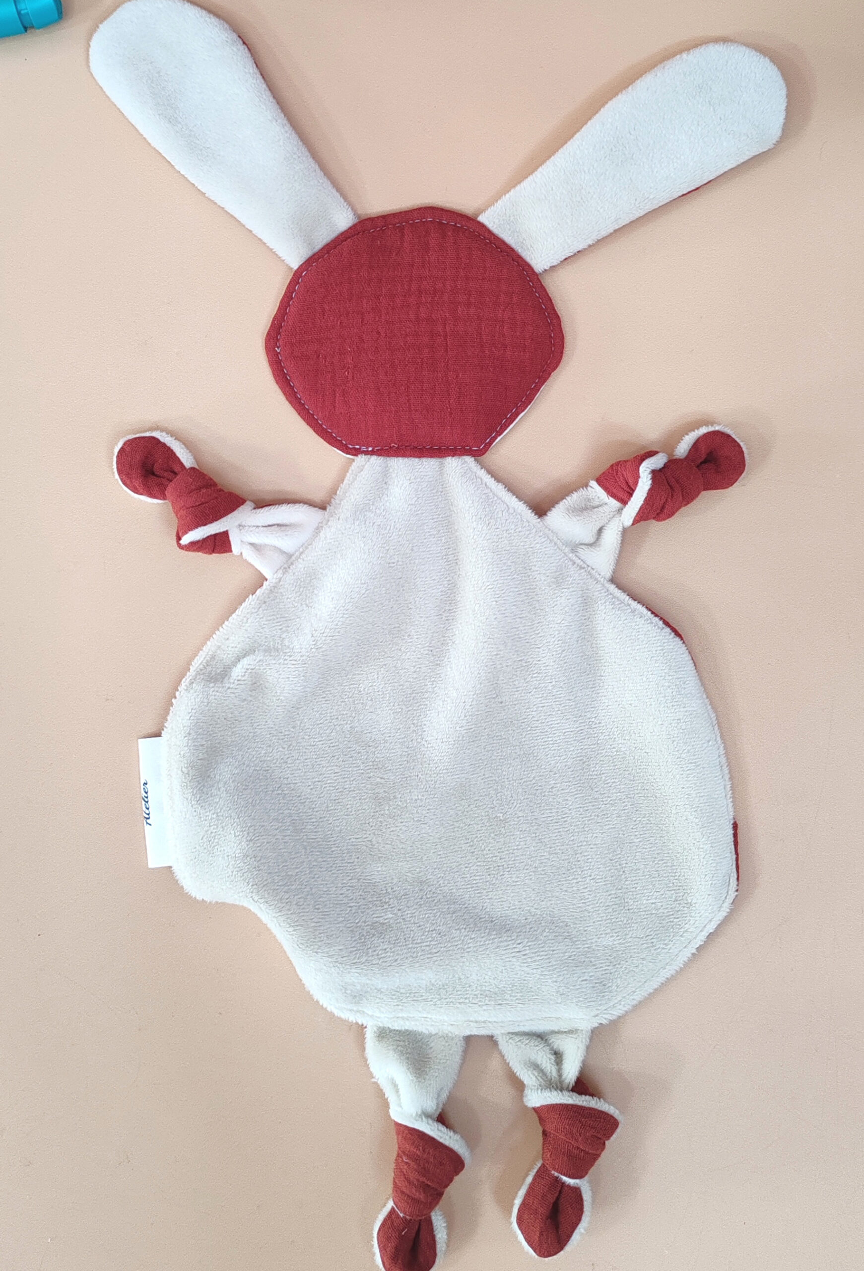 doudou-etapes-pma-lapin-uni-terracotta-dos