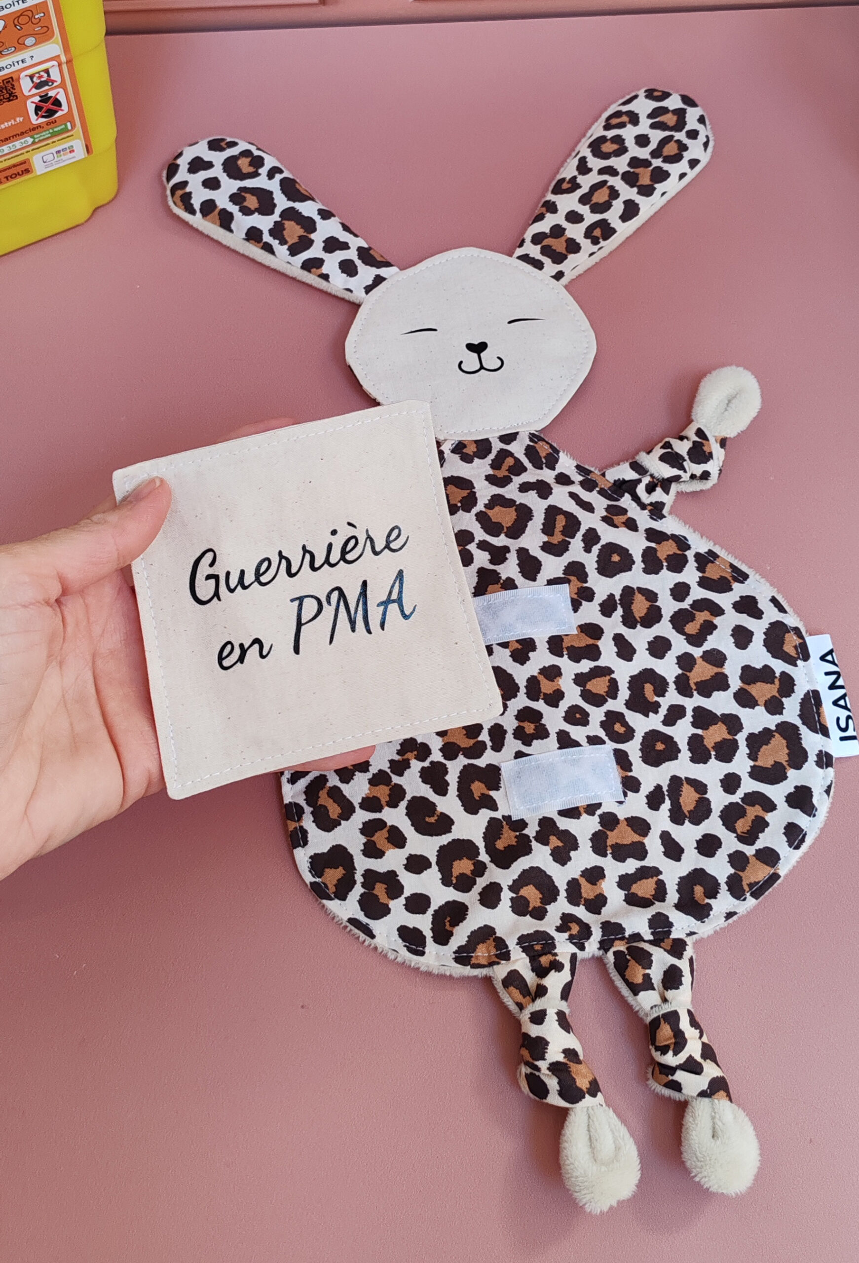 doudou-etapes-lapin-leopard-guerriere-pma
