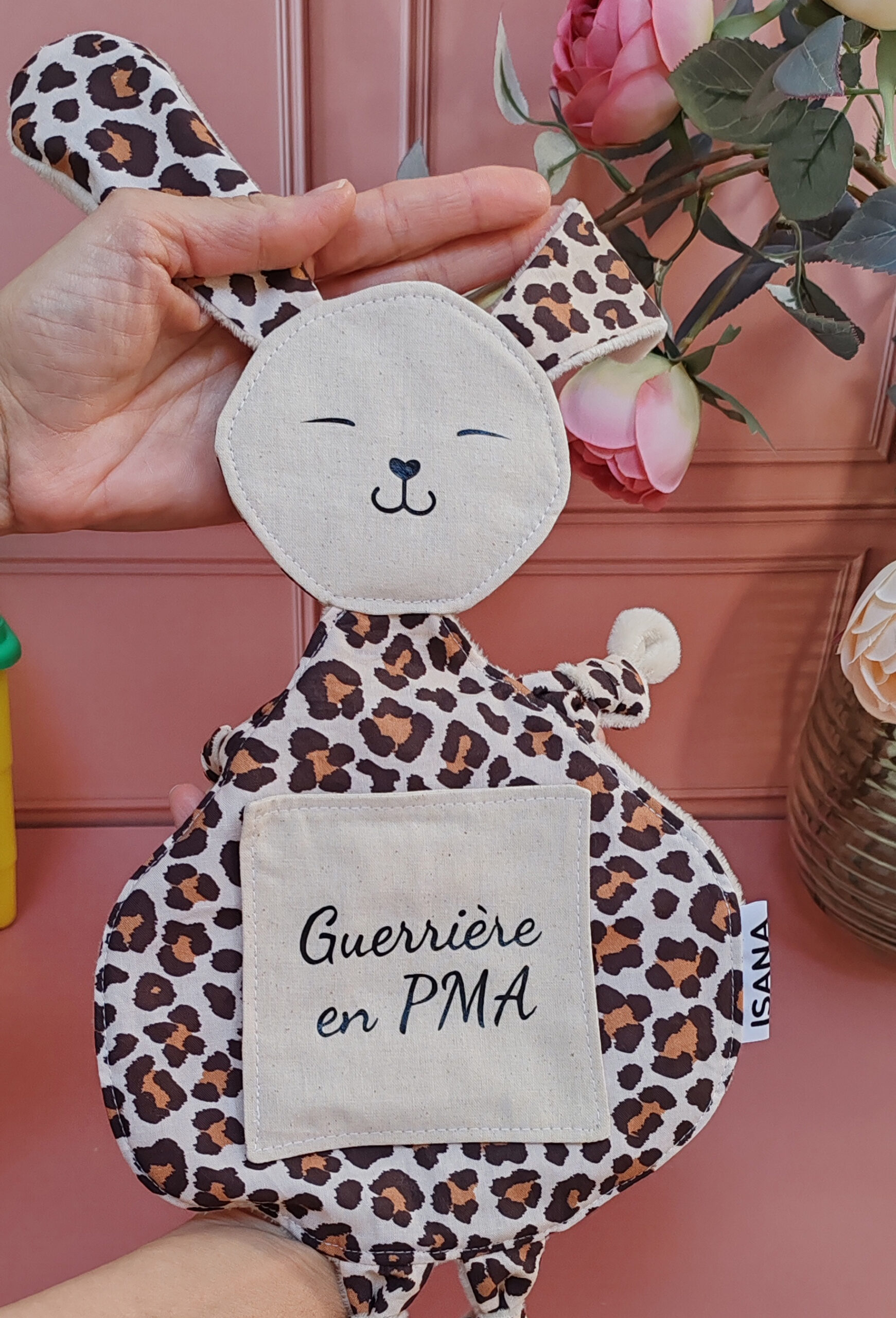 doudou-etapes-pma-lapin-leopard